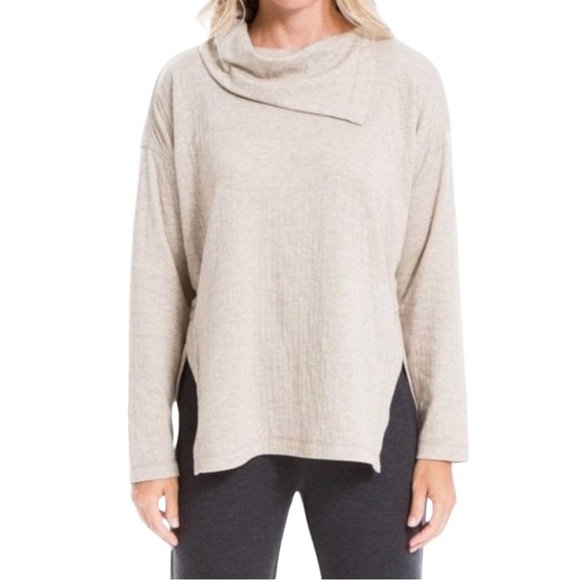 NEW Max Studio Women’s Oatmeal Tan Split Neck Pullover Top - Picture 1 of 7